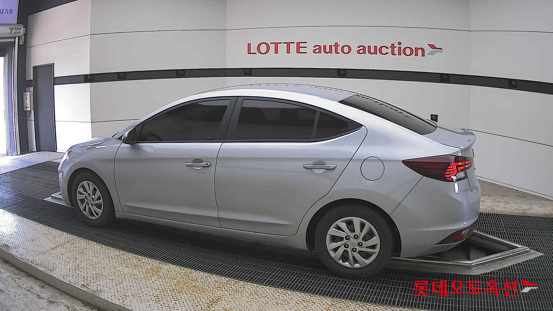 Hyundai Elantra - 14