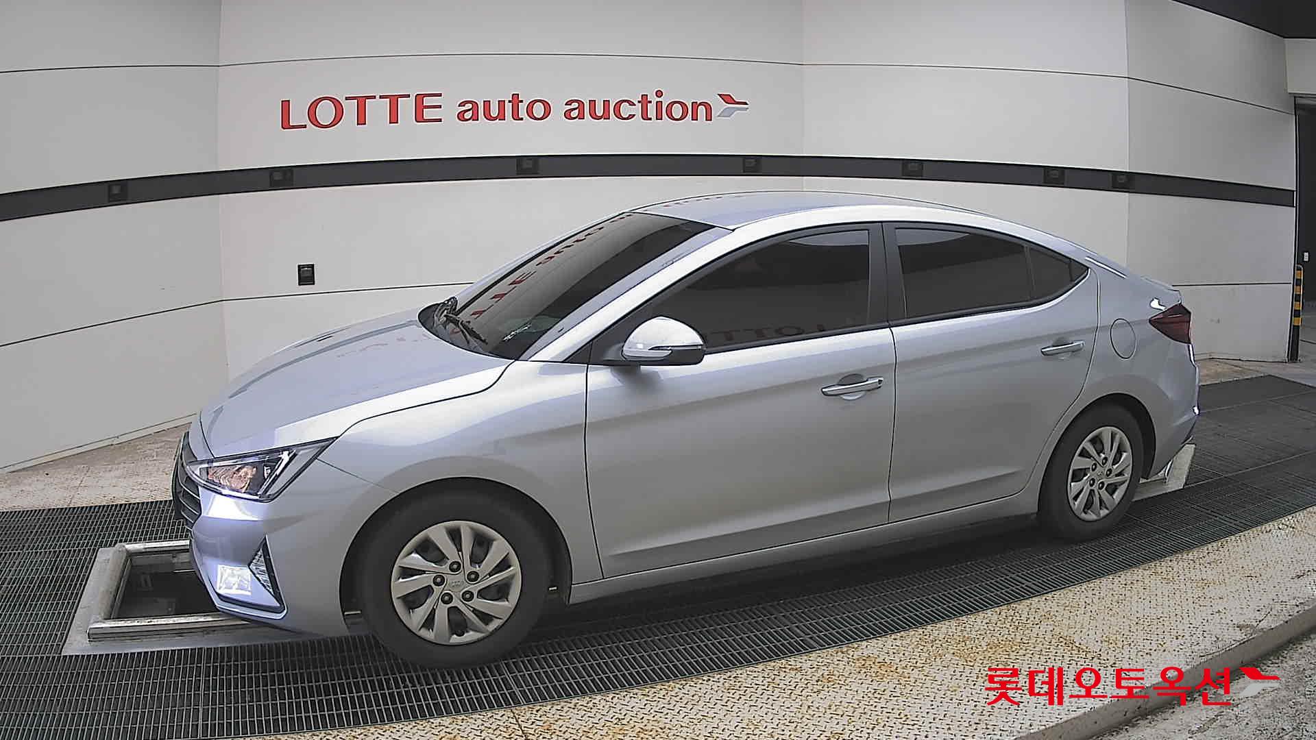 Hyundai Elantra - 12