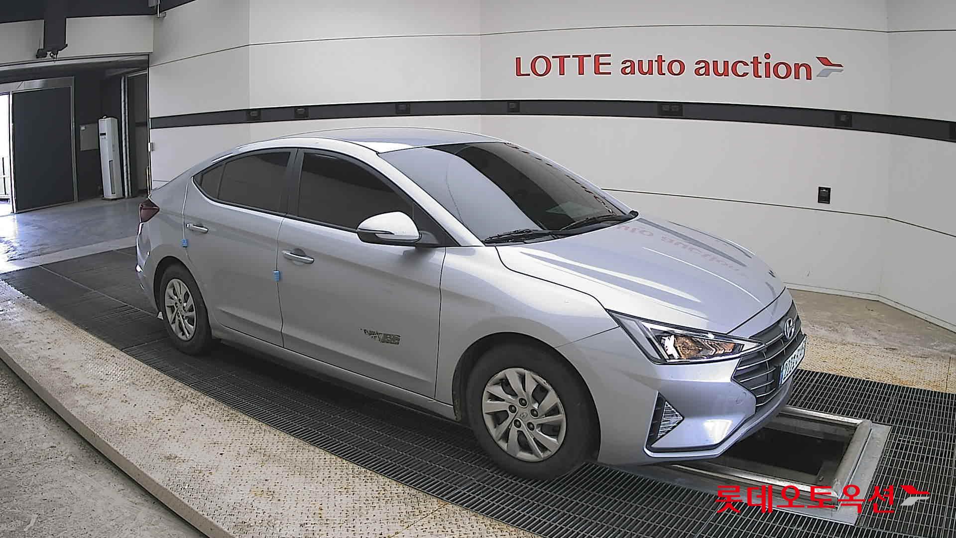 Hyundai Elantra - 23