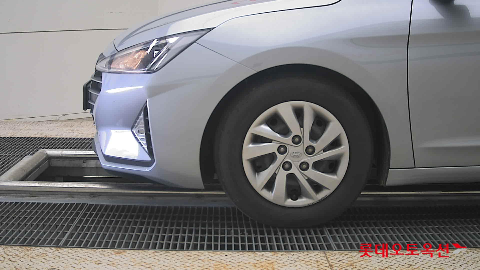 Hyundai Elantra - 25