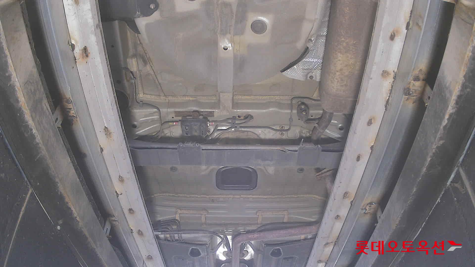 Hyundai Elantra - 2