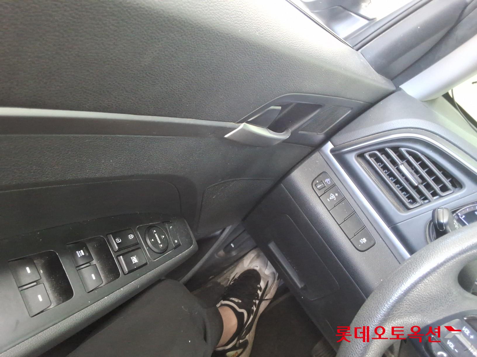 Hyundai Elantra - 29