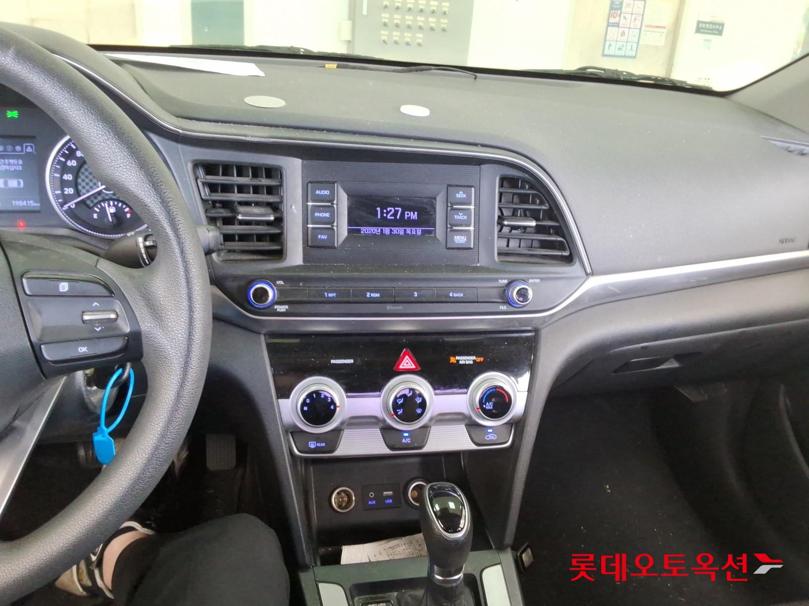 Hyundai Elantra - 31