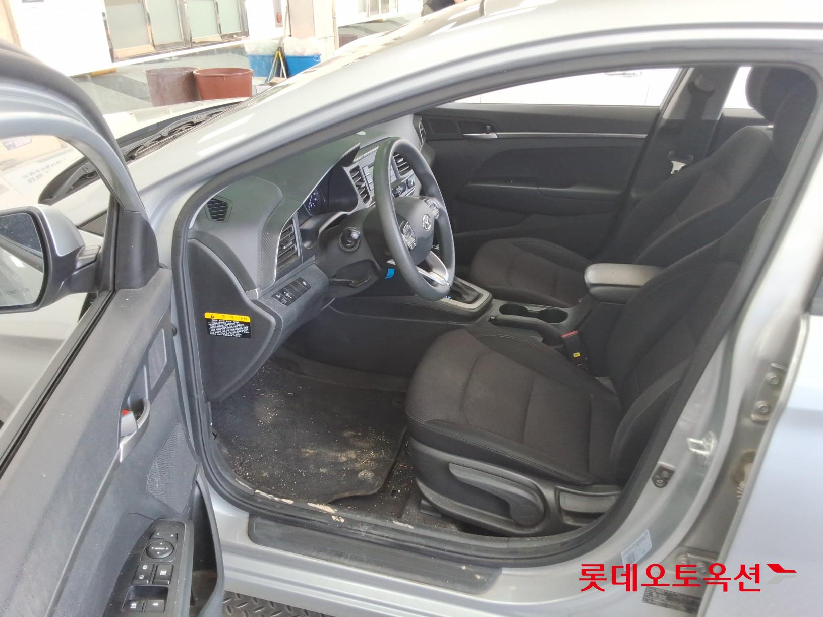 Hyundai Elantra - 36