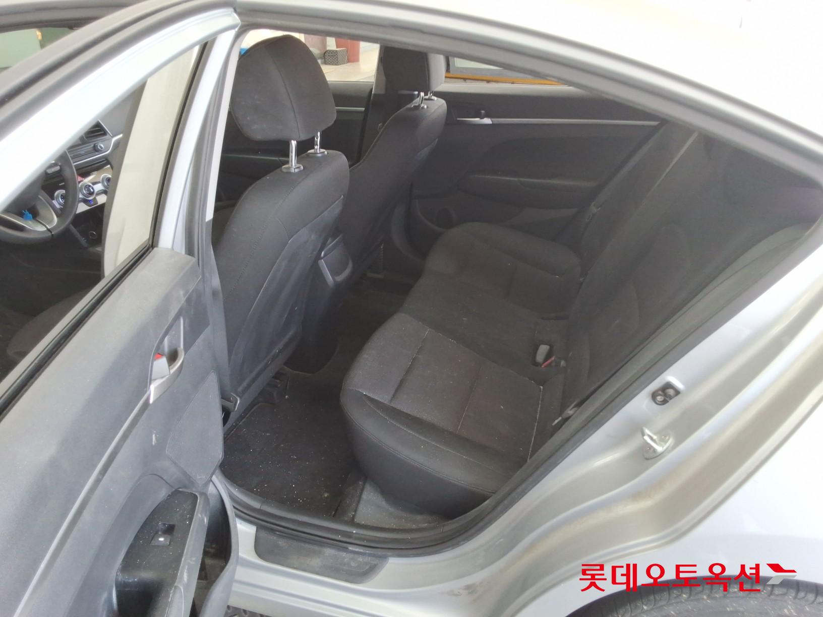 Hyundai Elantra - 38