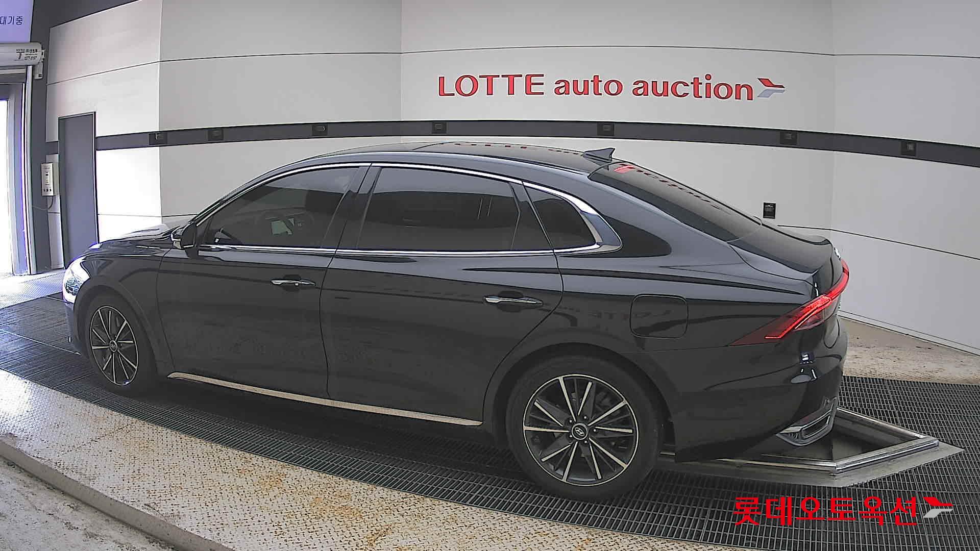 Hyundai Grandeur - 14