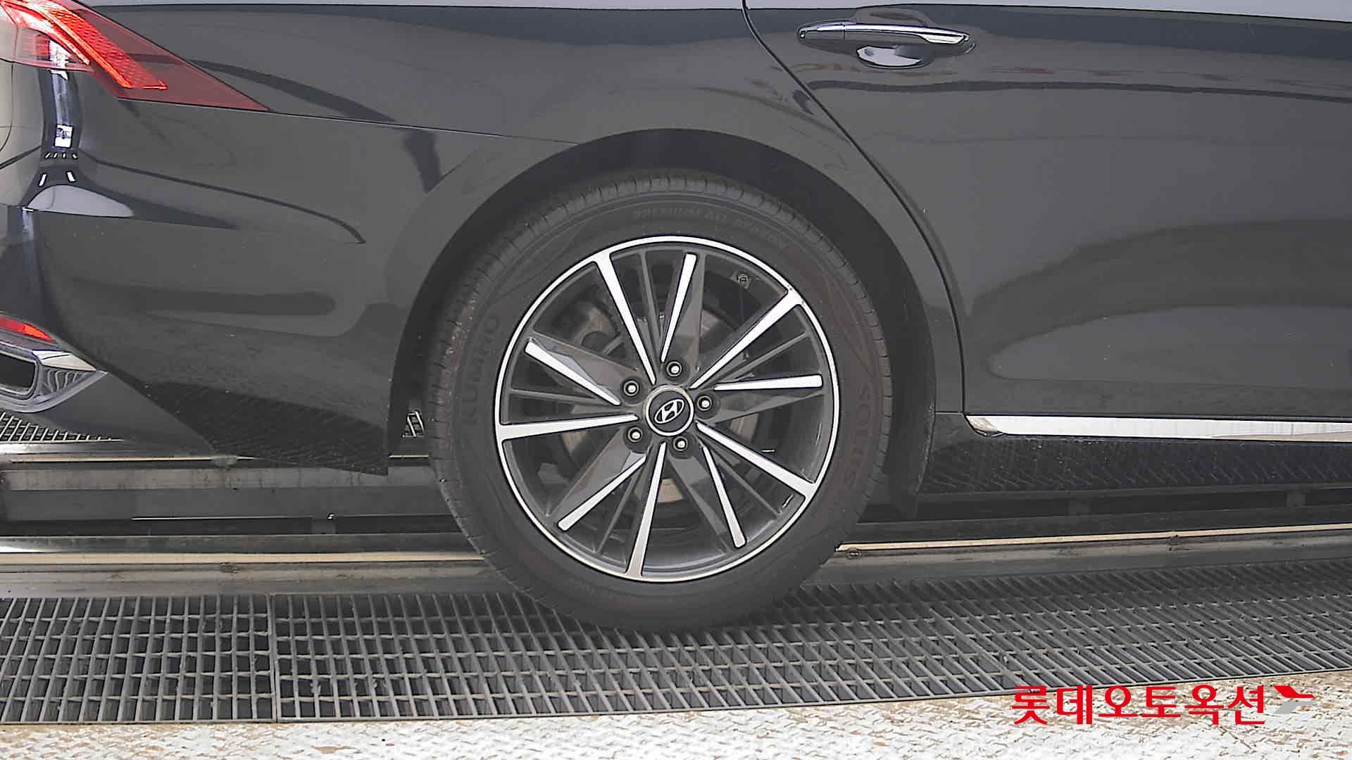 Hyundai Grandeur - 28