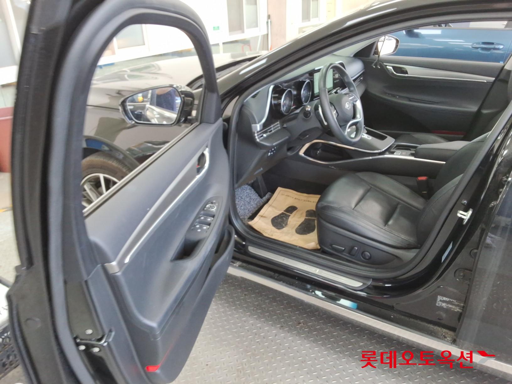 Hyundai Grandeur - 37