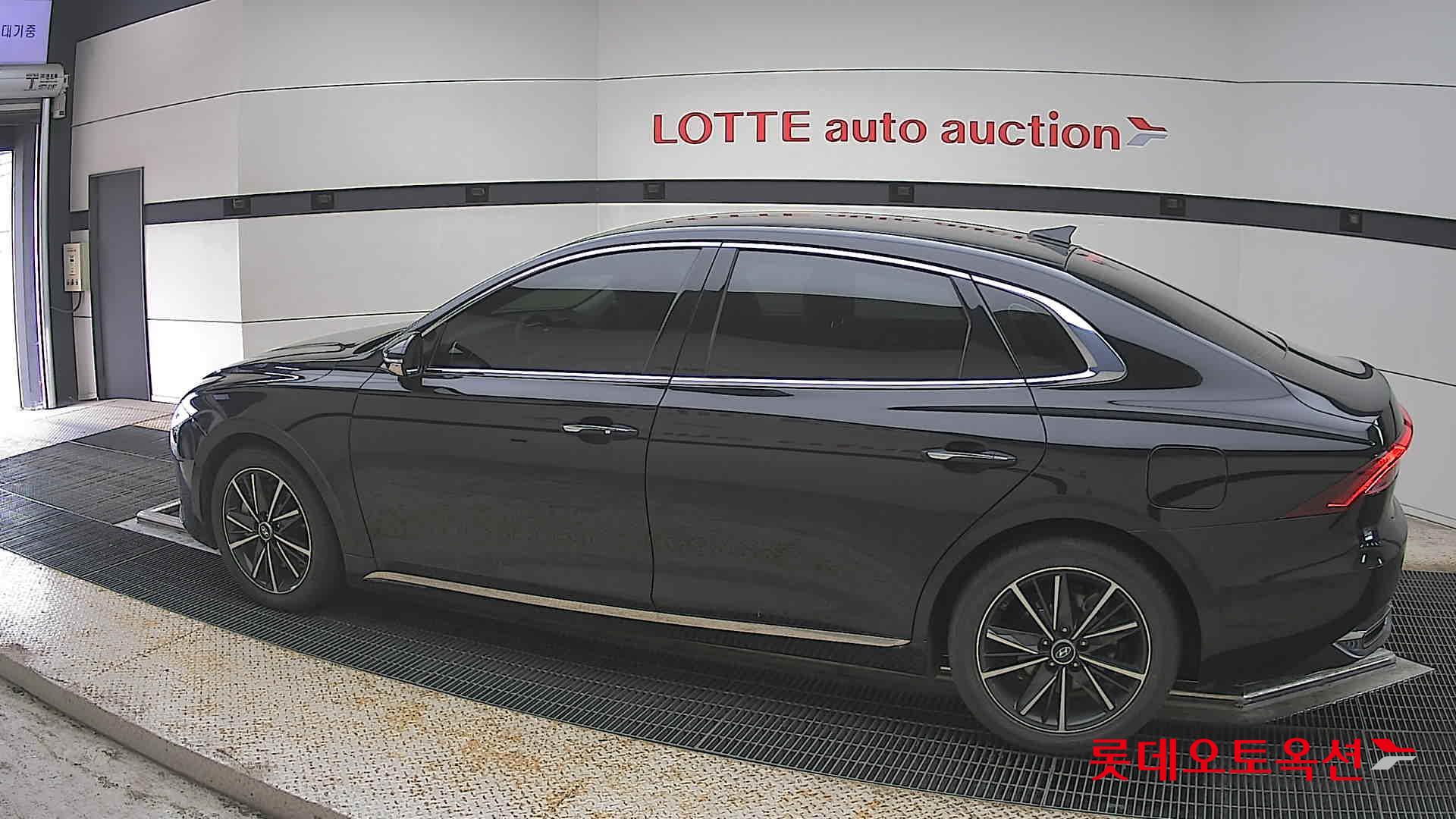 Hyundai Grandeur - 14