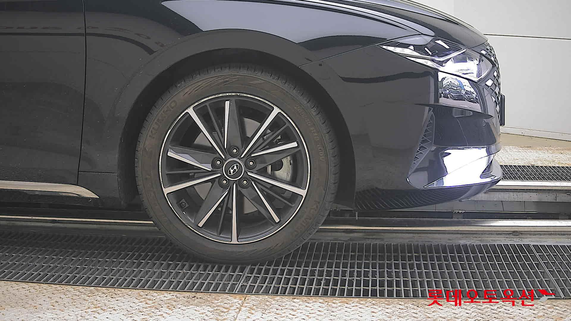 Hyundai Grandeur - 27