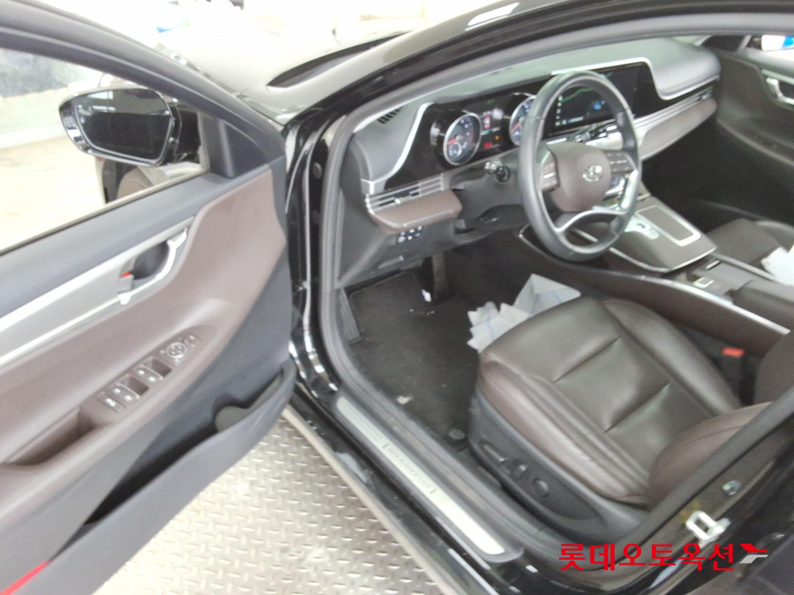 Hyundai Grandeur - 36