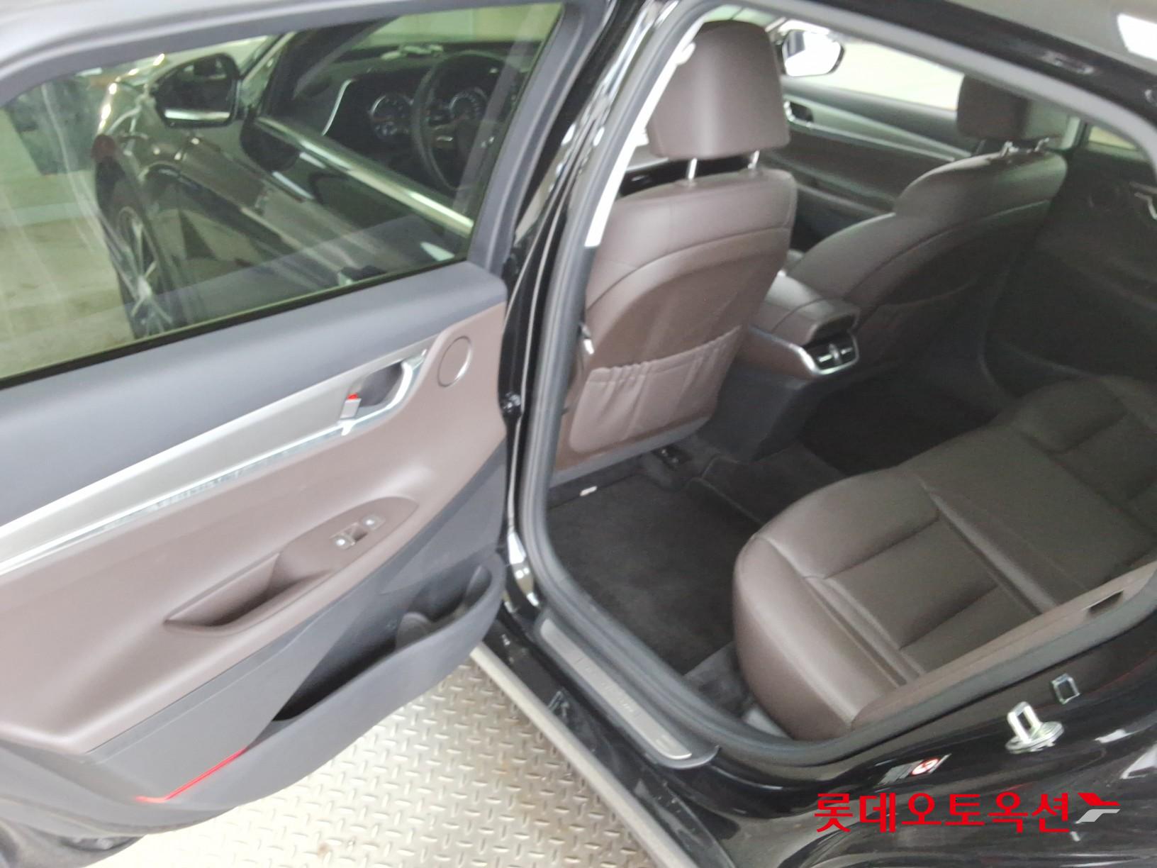 Hyundai Grandeur - 37