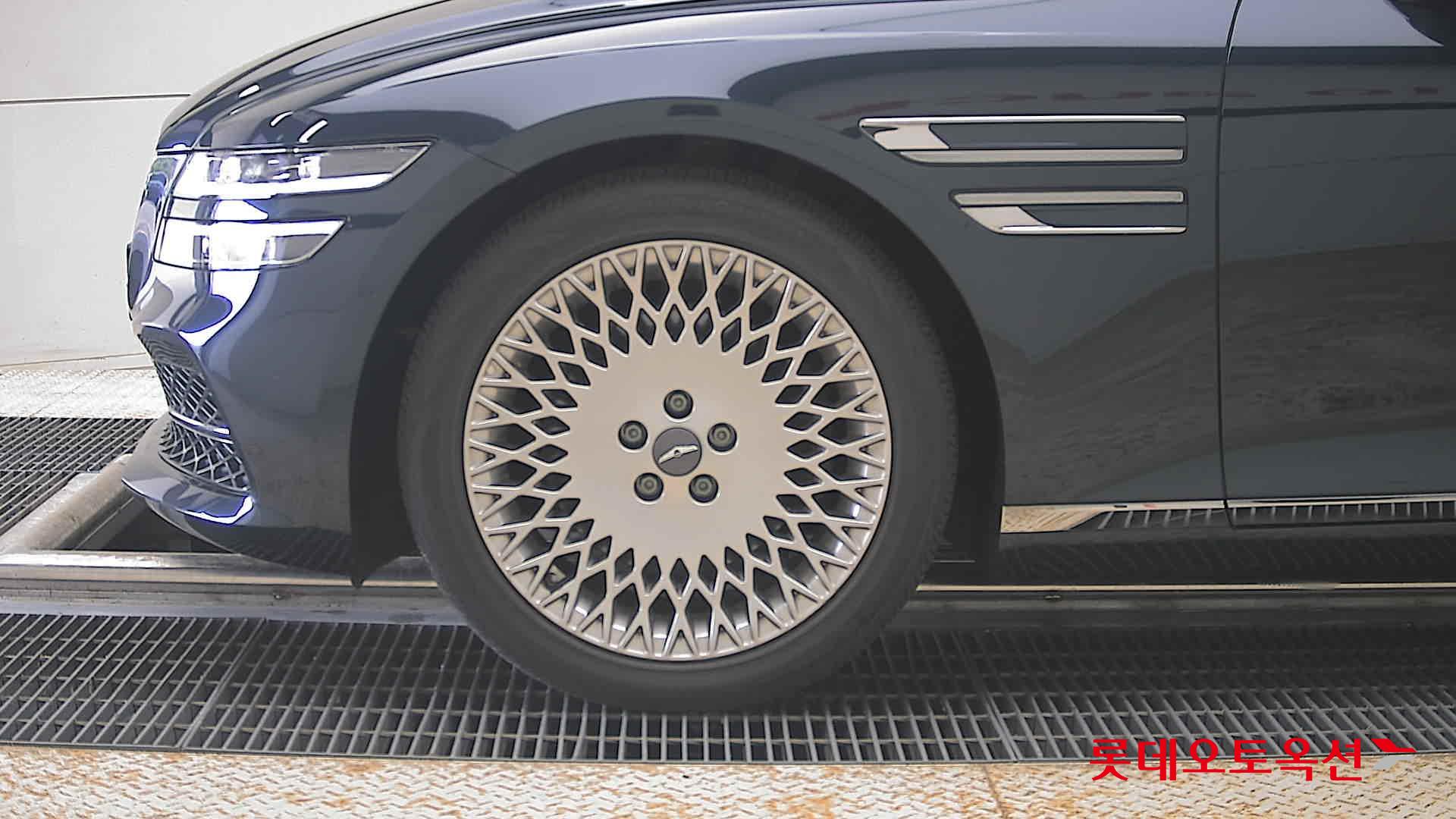 Genesis G80 - 25
