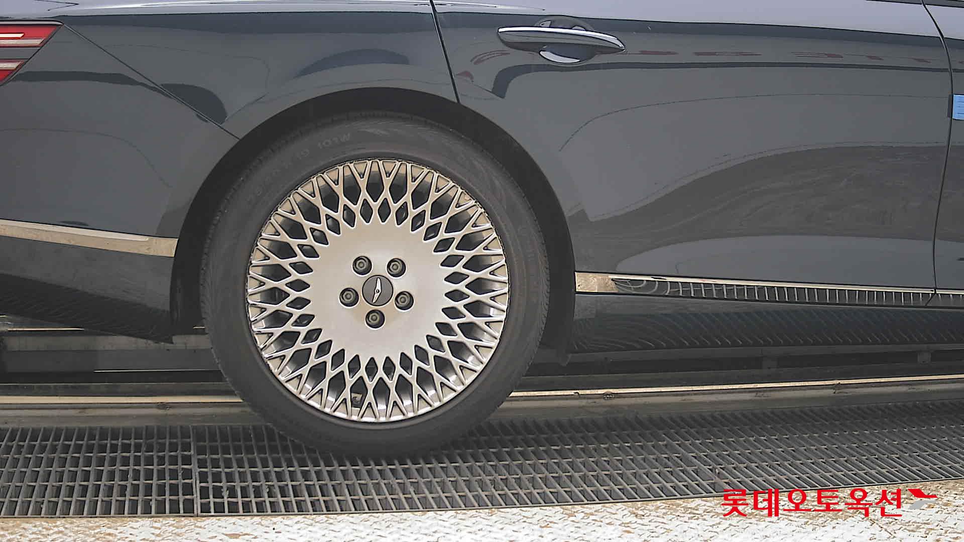 Genesis G80 - 28