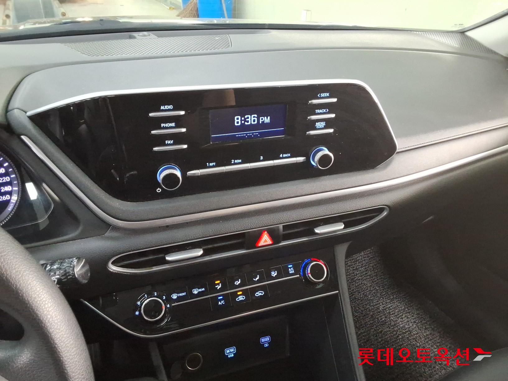 Hyundai Sonata - 32