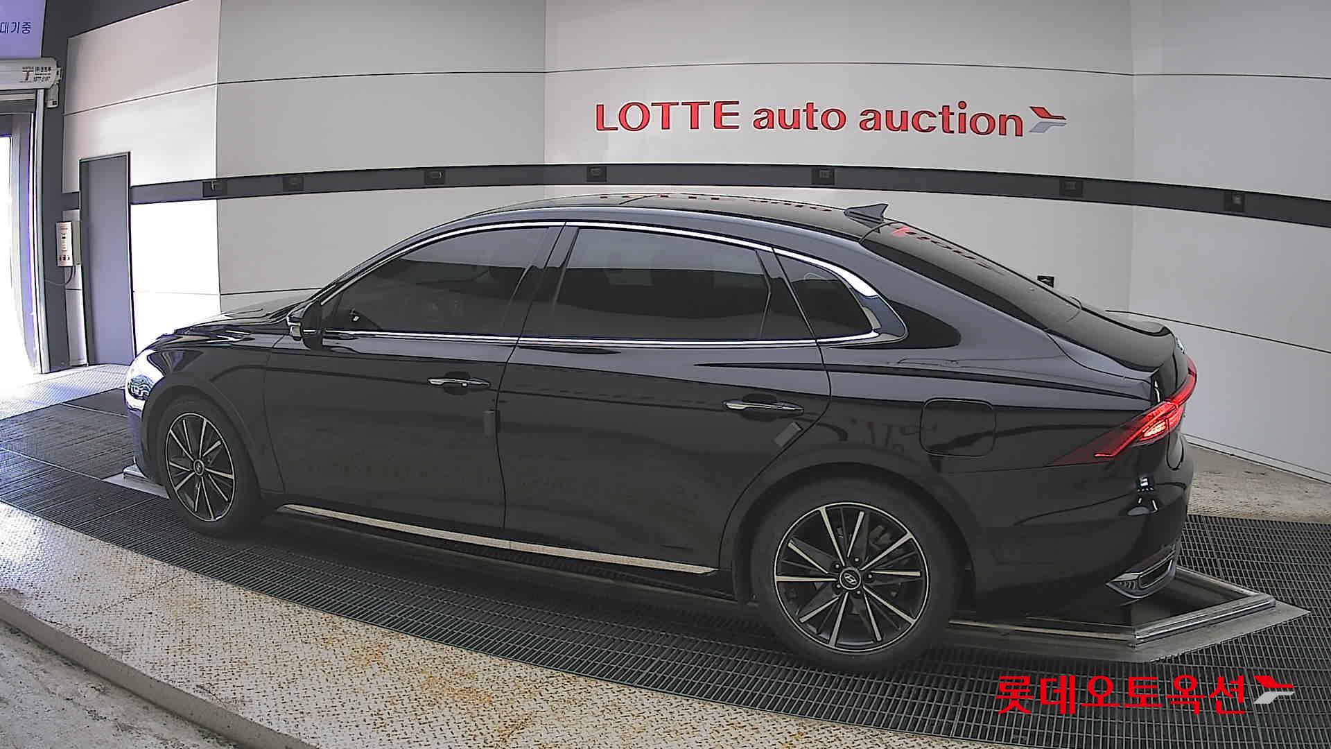 Hyundai Grandeur - 14