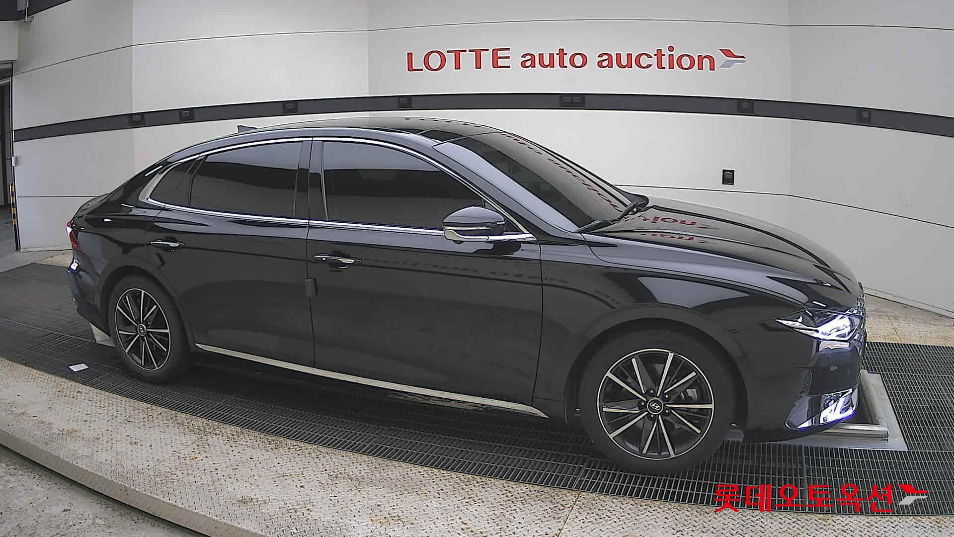 Hyundai Grandeur - 22