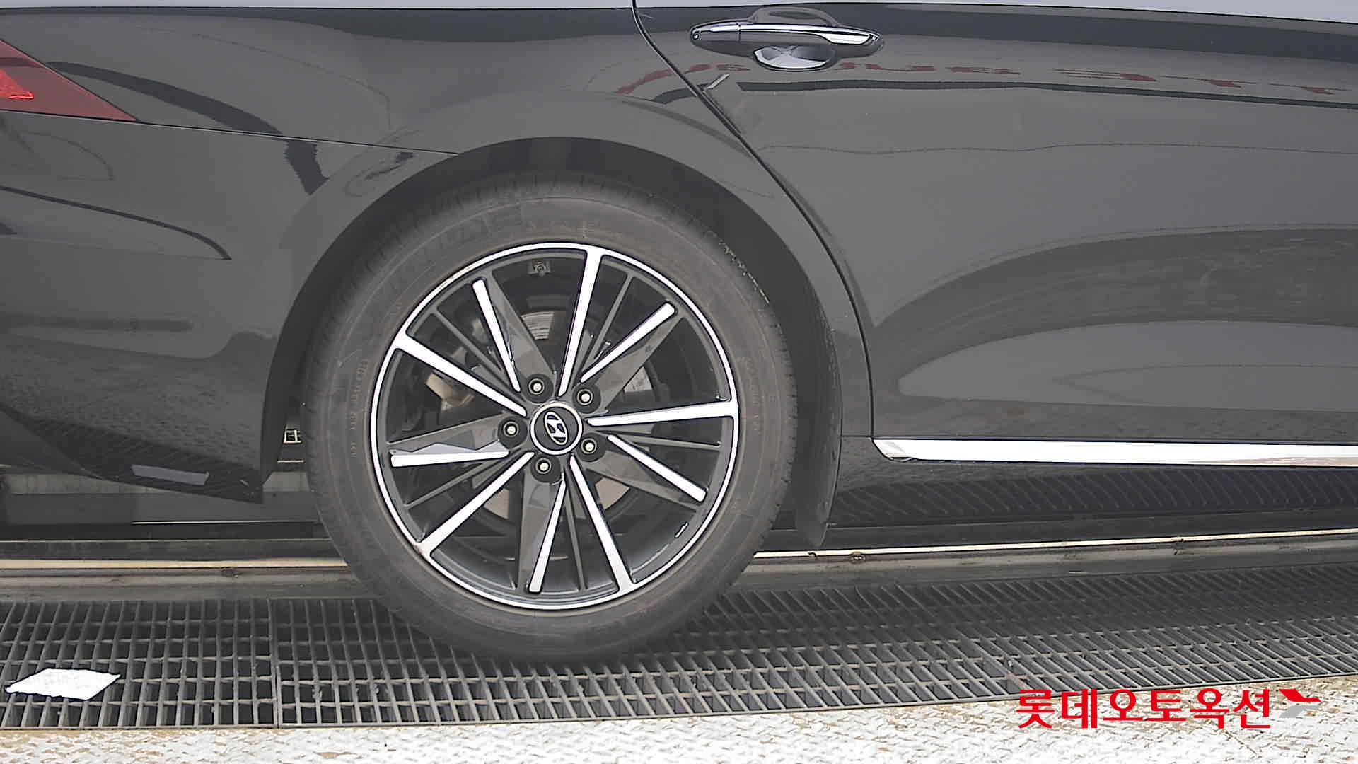Hyundai Grandeur - 28