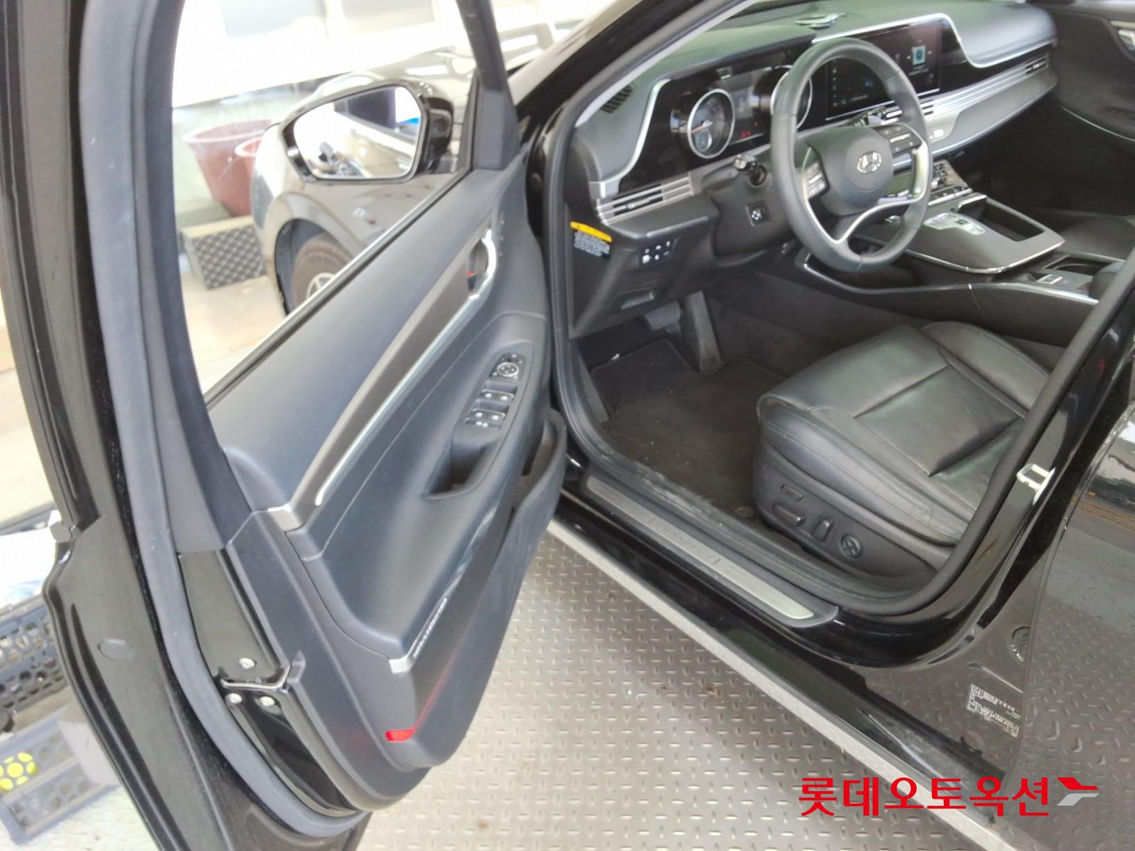 Hyundai Grandeur - 37