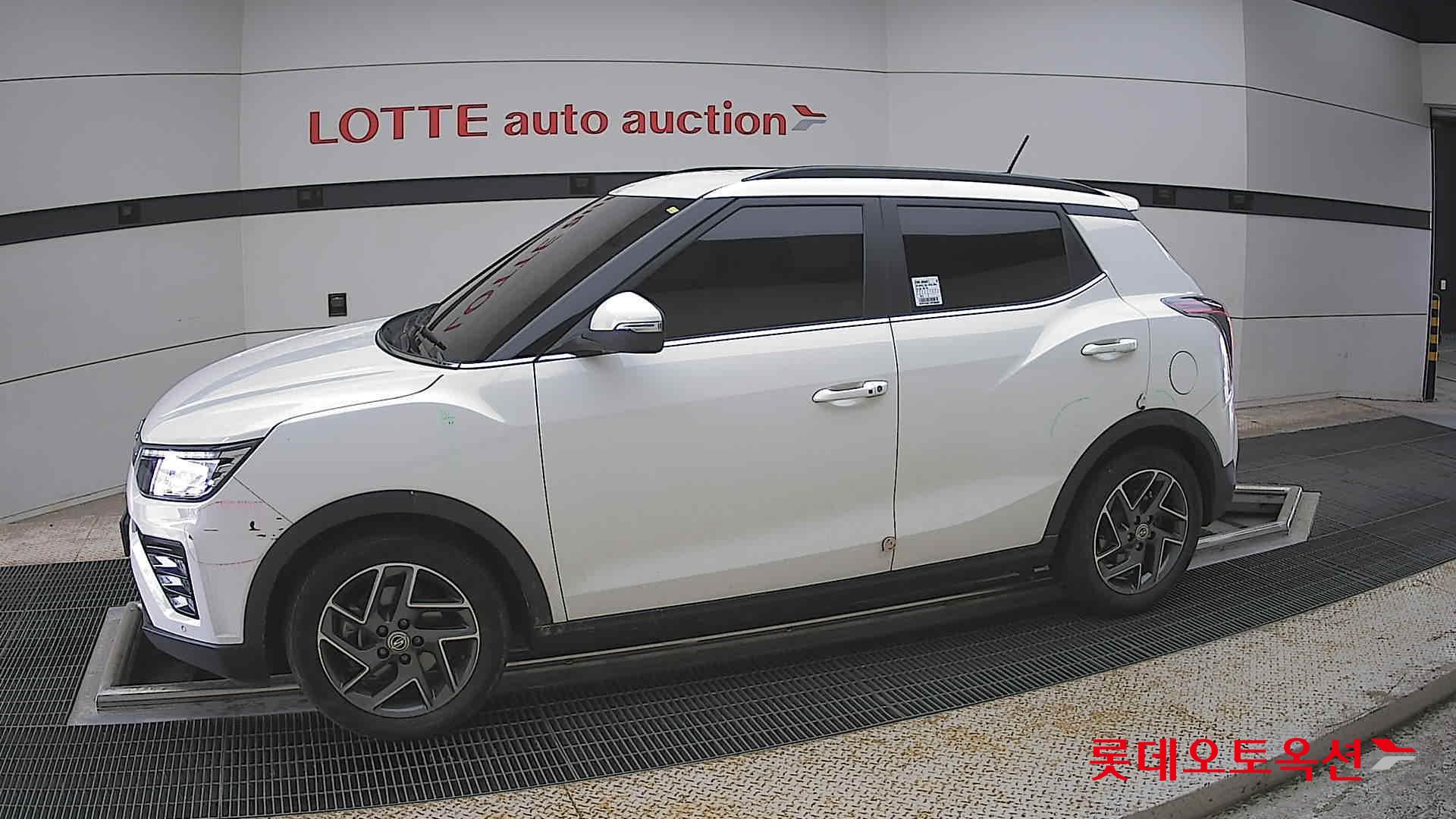 KG Mobility Tivoli - 12