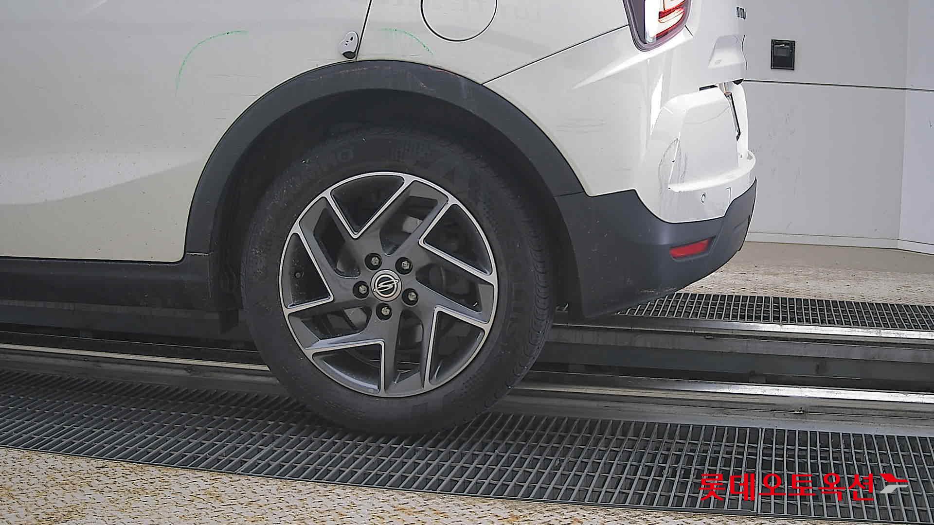 KG Mobility Tivoli - 26