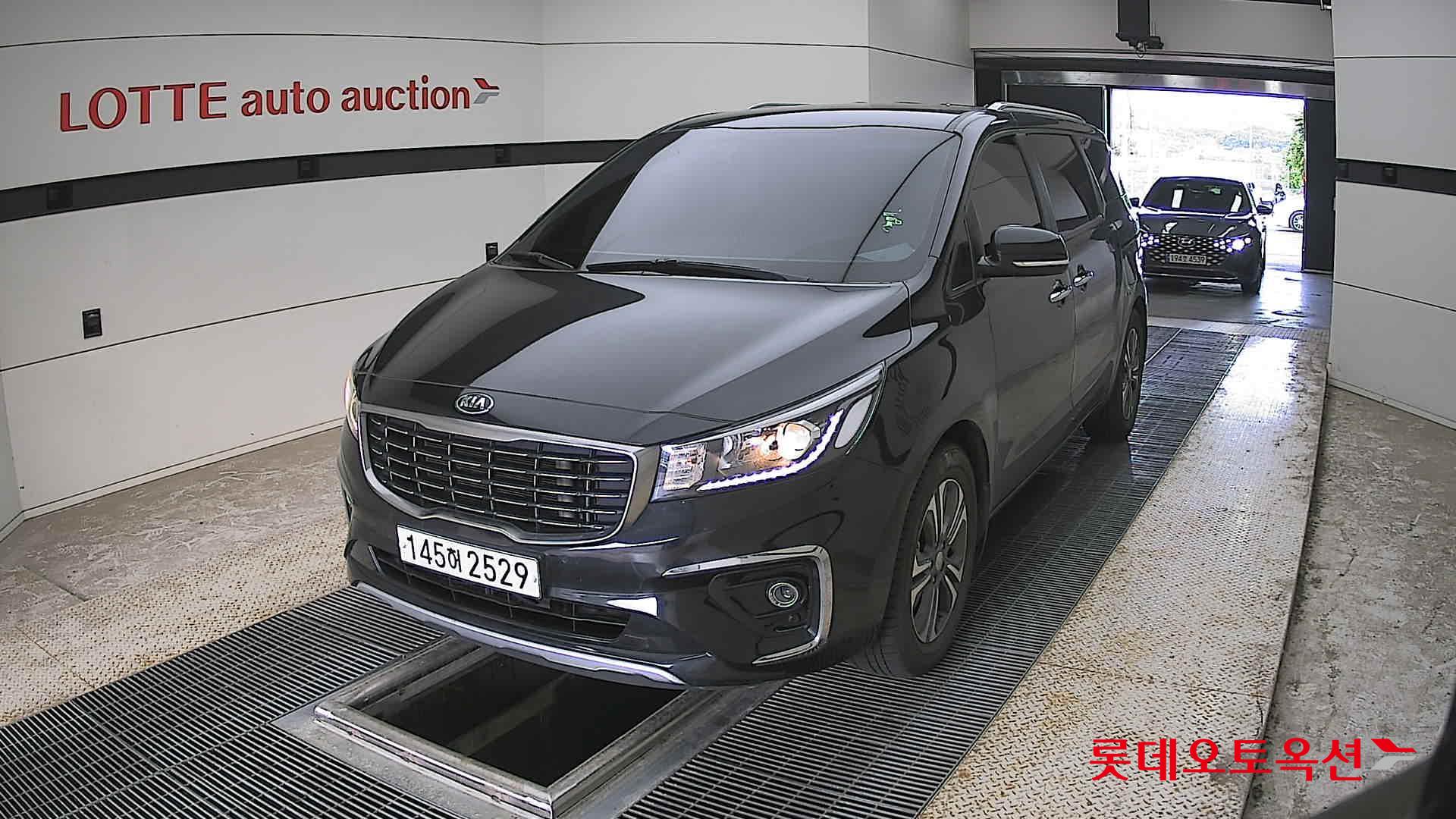 Kia New Carnival - 10
