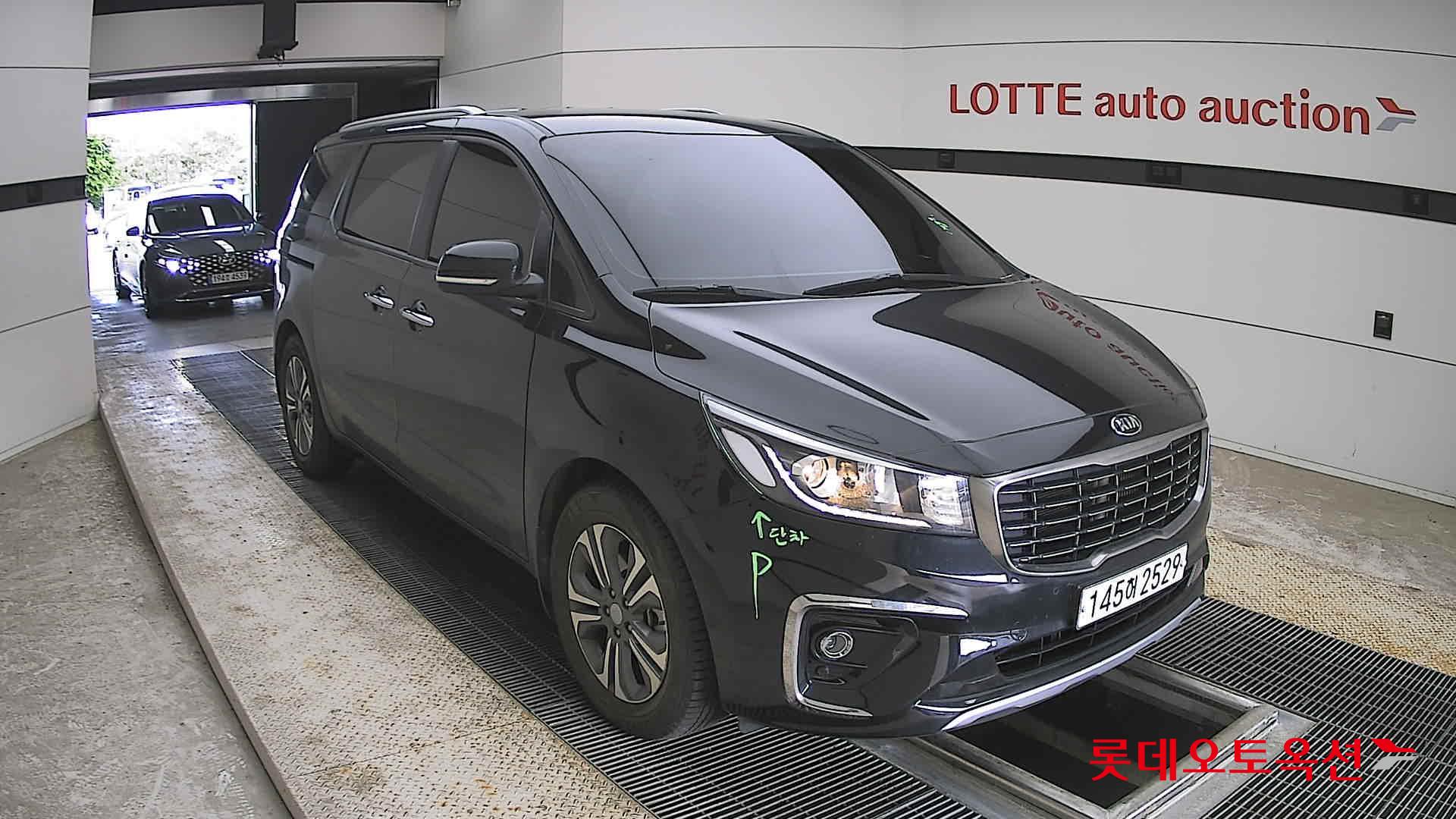 Kia New Carnival - 6