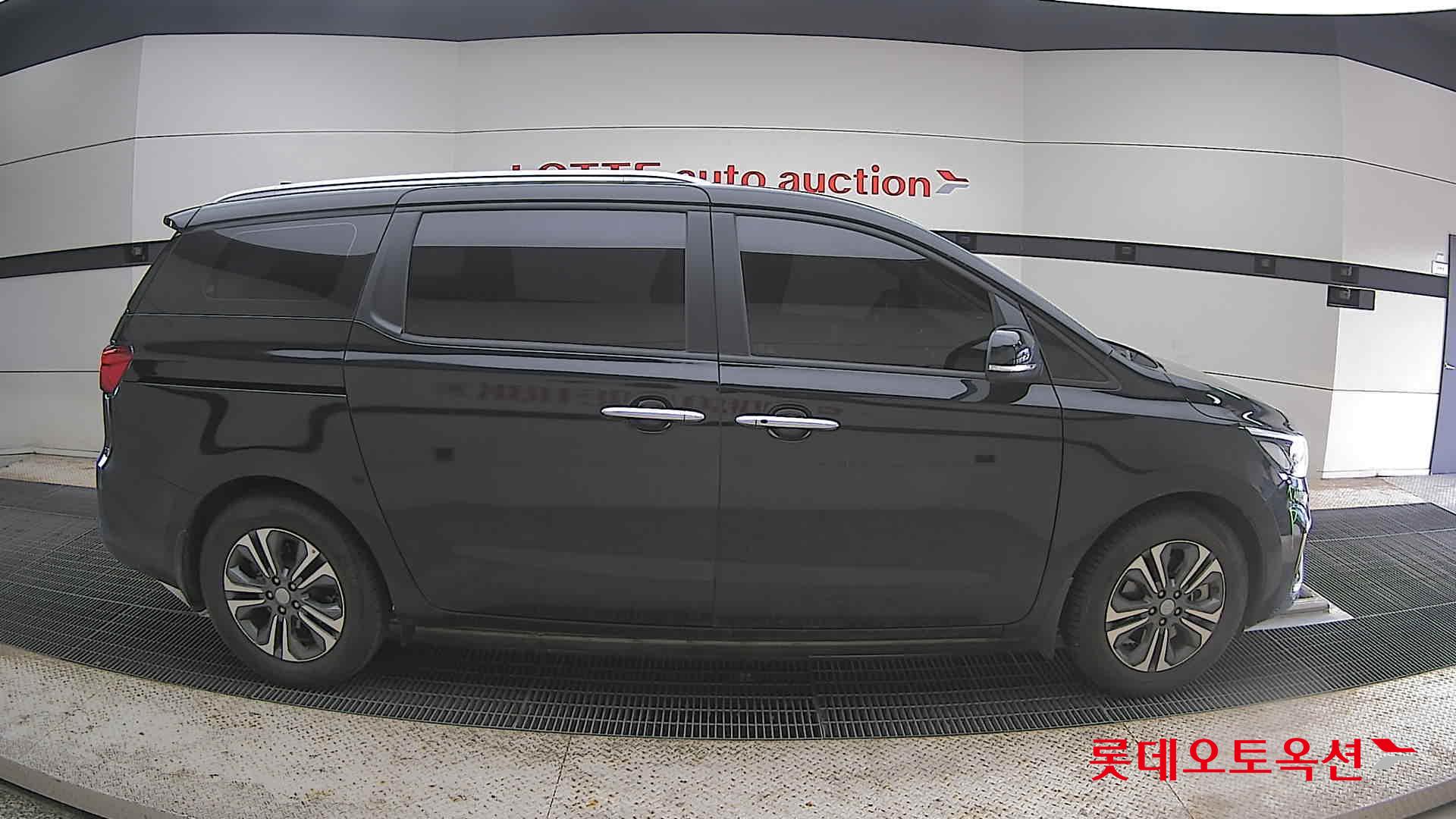 Kia New Carnival - 21