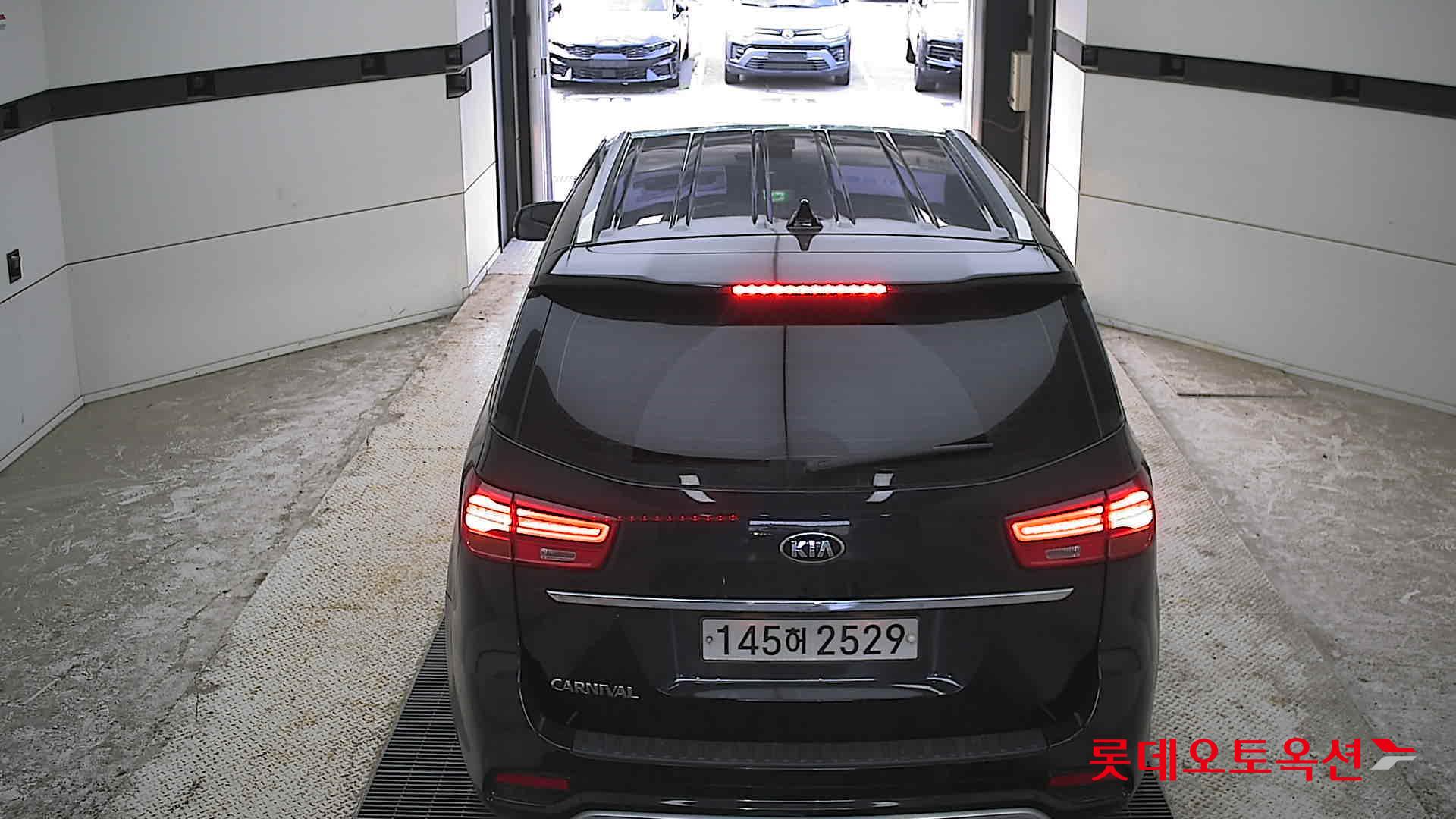 Kia New Carnival - 17