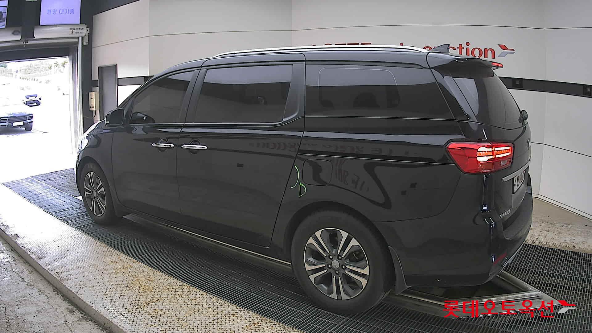 Kia New Carnival - 15