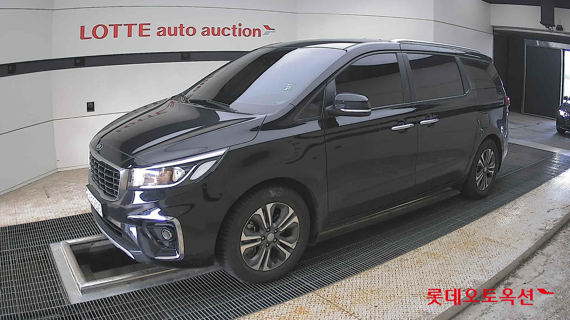 Kia New Carnival - 11
