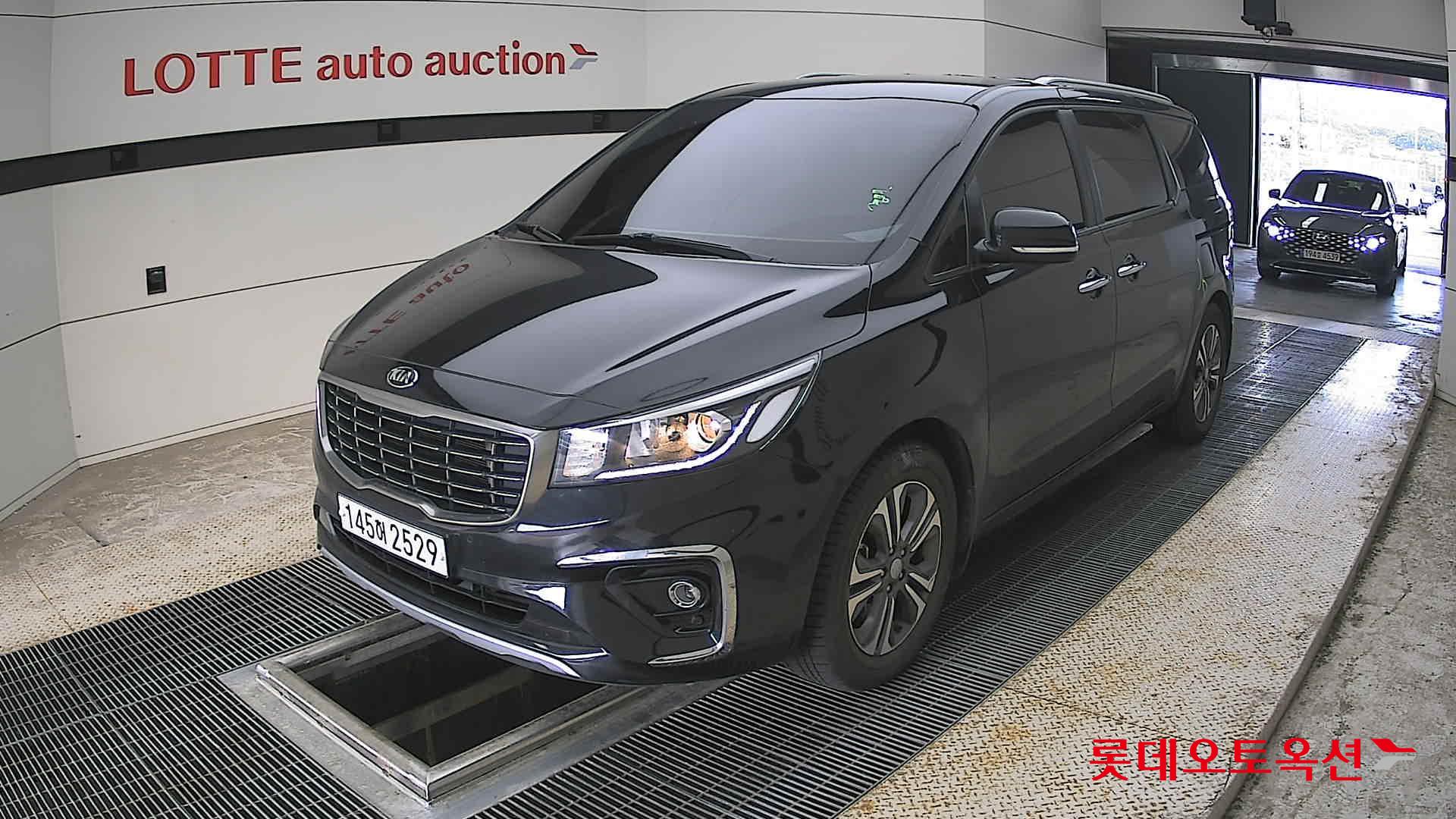 Kia New Carnival - 3