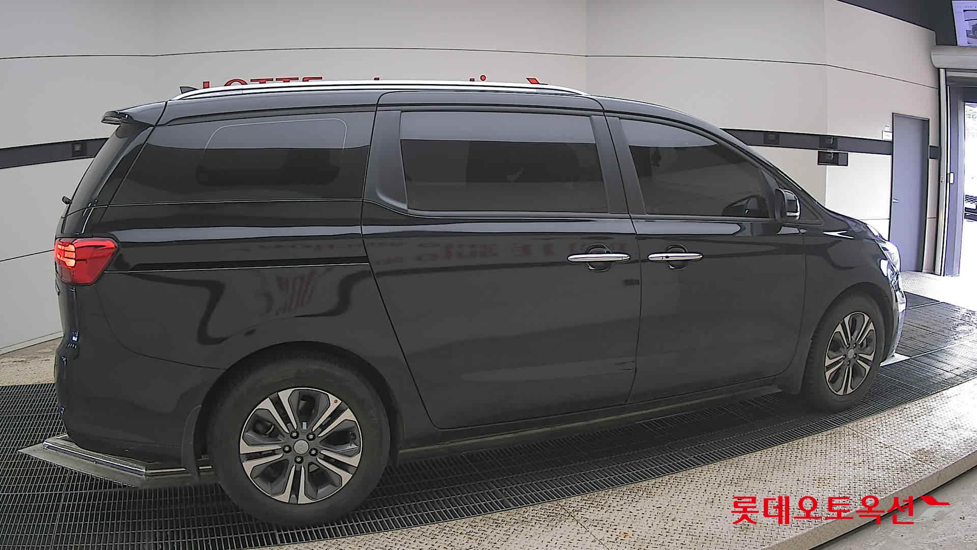 Kia New Carnival - 20