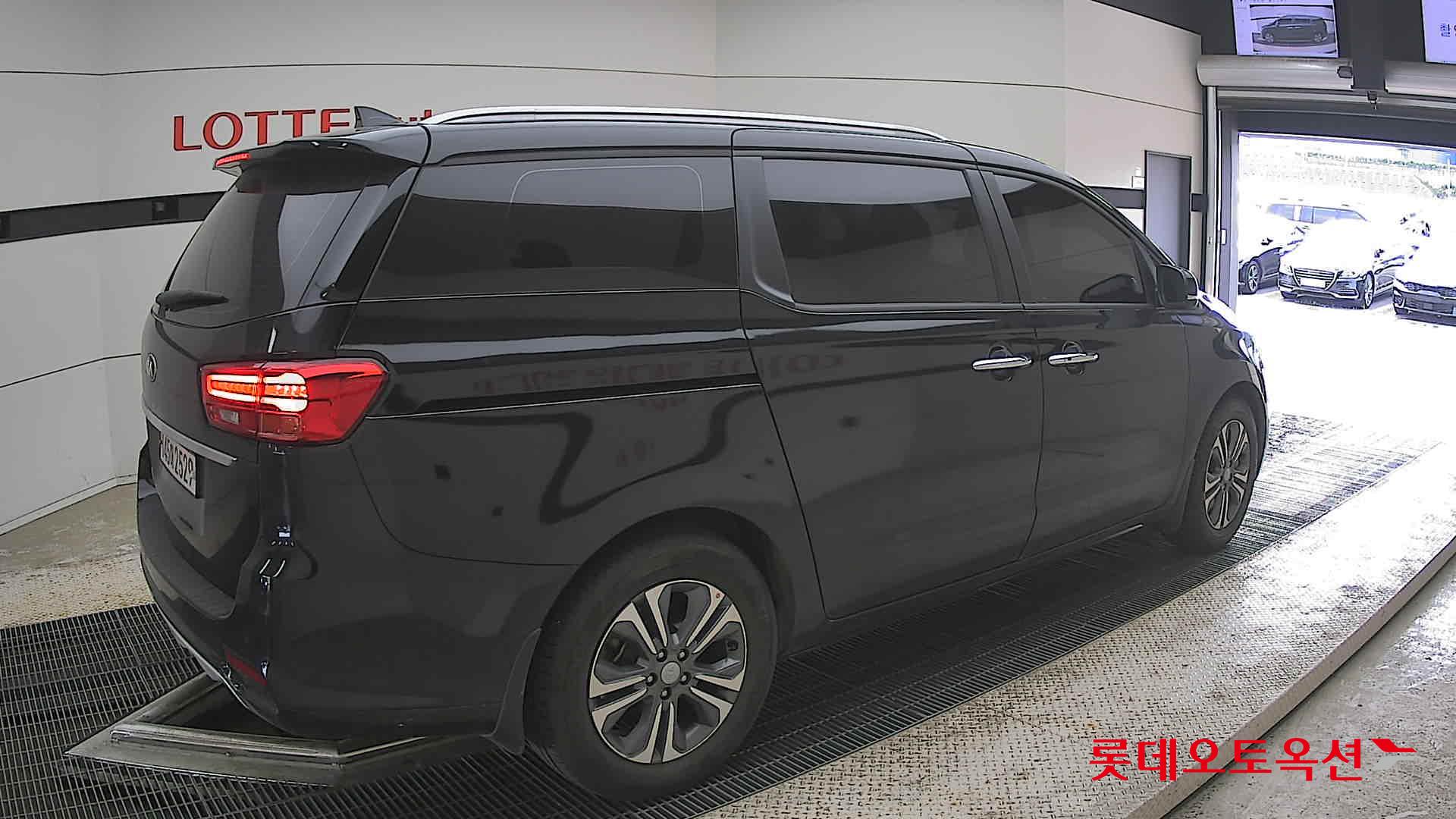 Kia New Carnival - 19