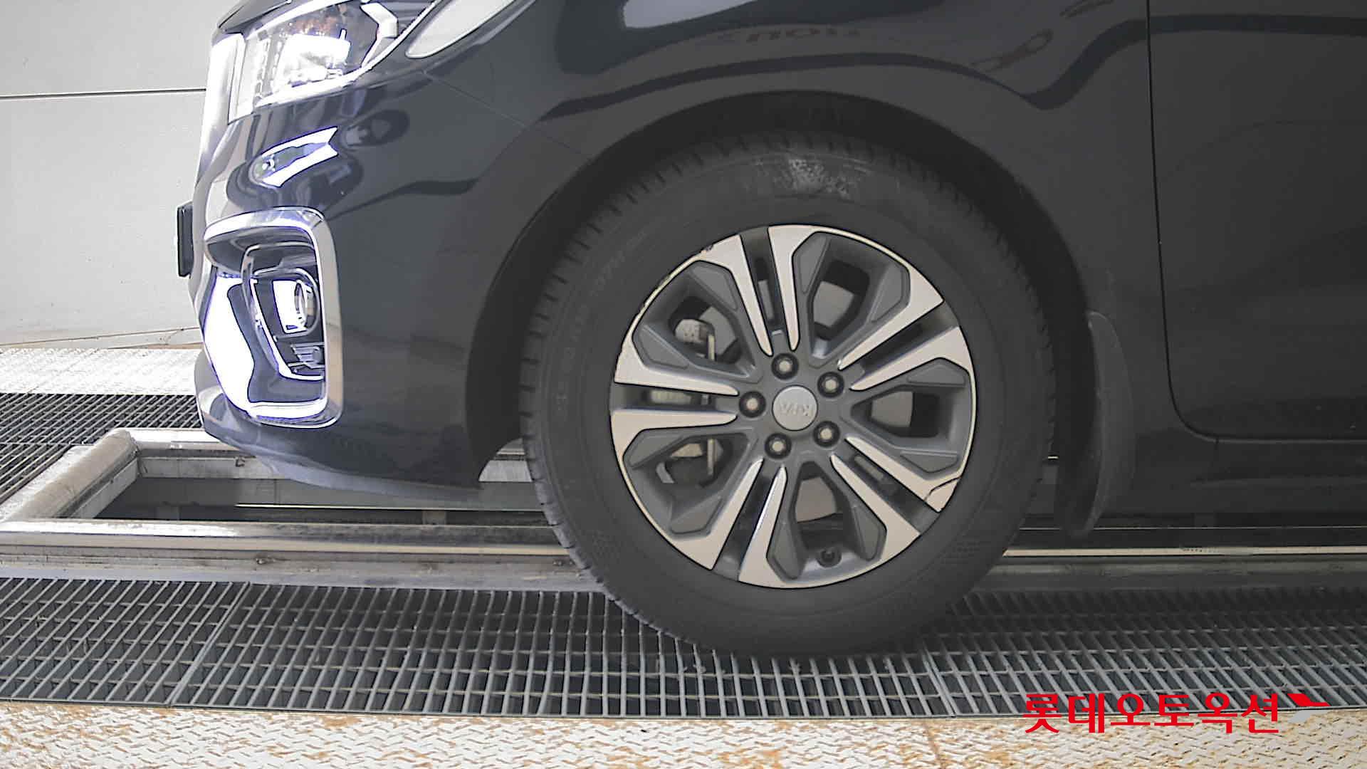 Kia New Carnival - 25