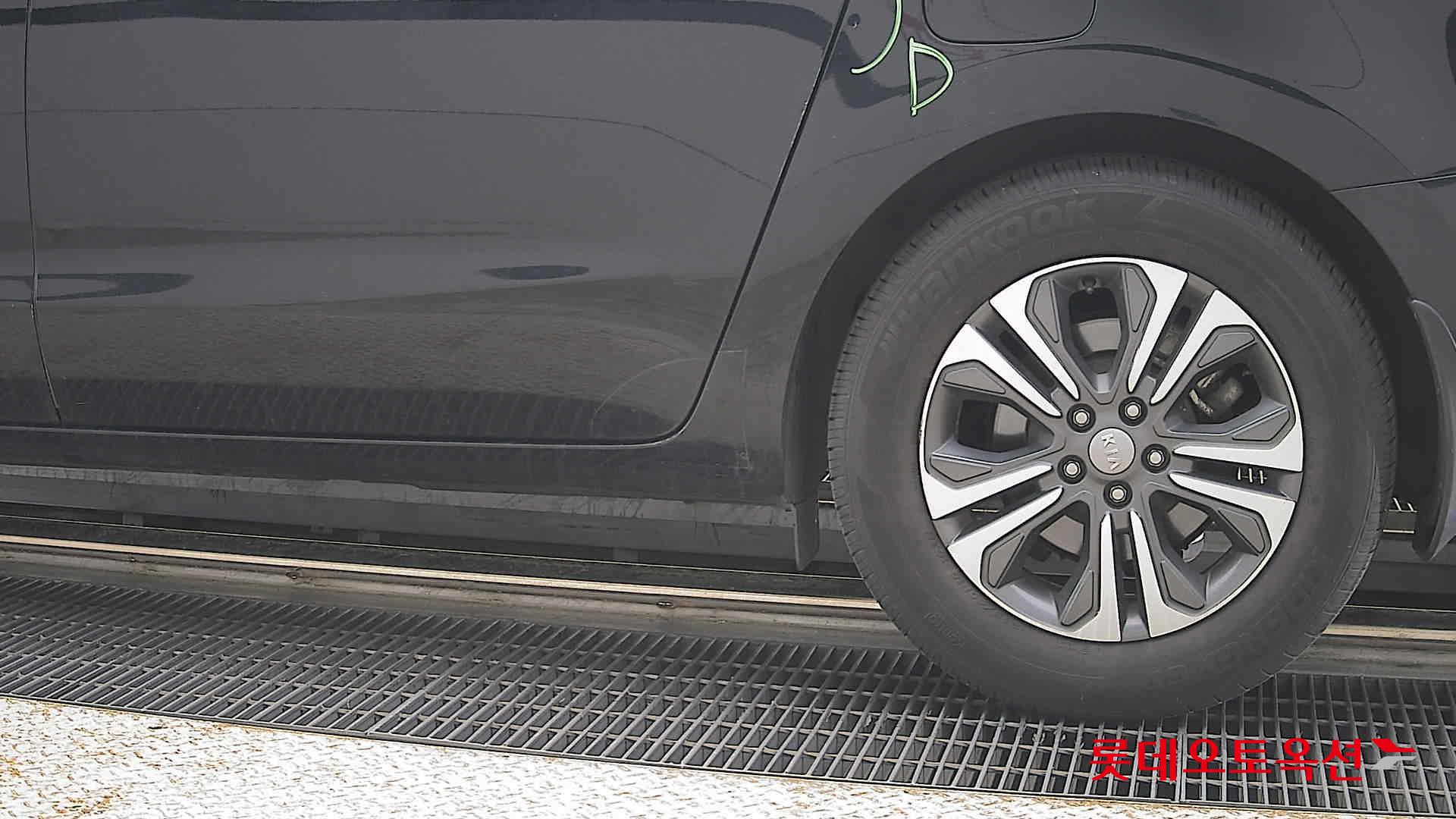Kia New Carnival - 26