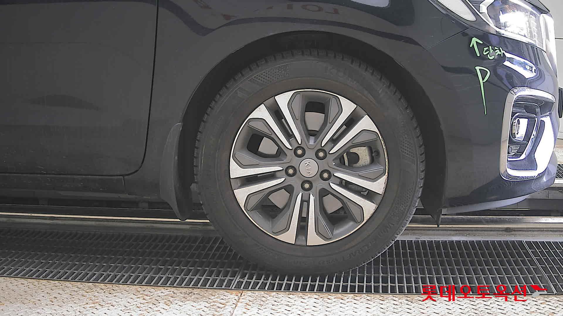 Kia New Carnival - 27