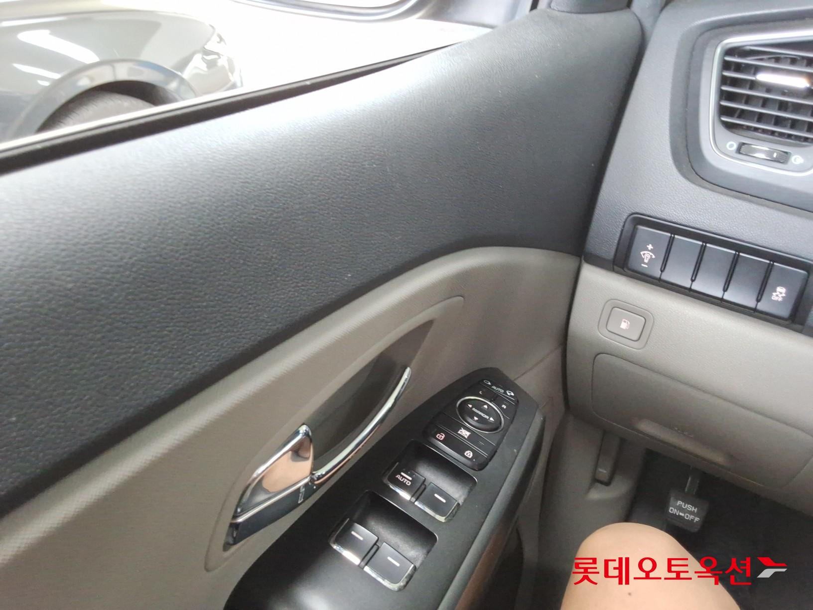 Kia New Carnival - 29