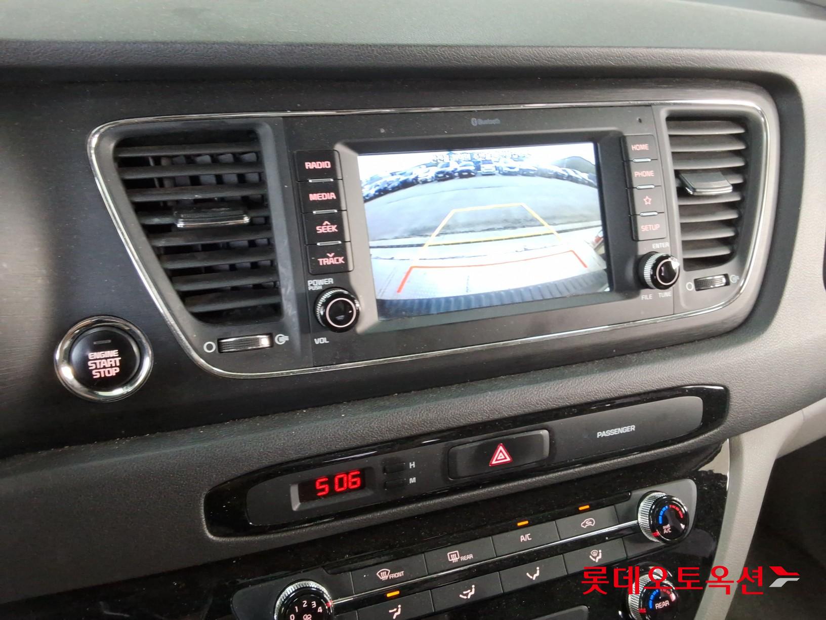 Kia New Carnival - 31