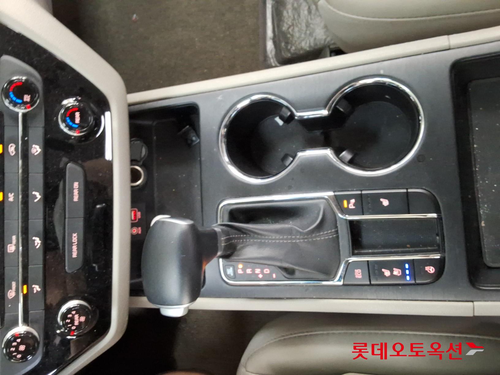 Kia New Carnival - 32