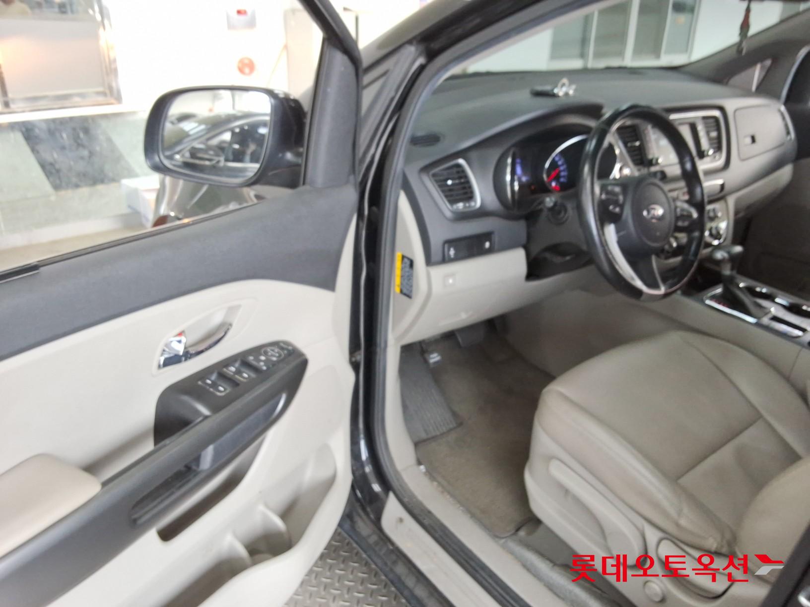 Kia New Carnival - 36
