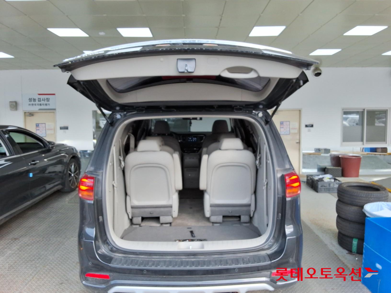 Kia New Carnival - 9