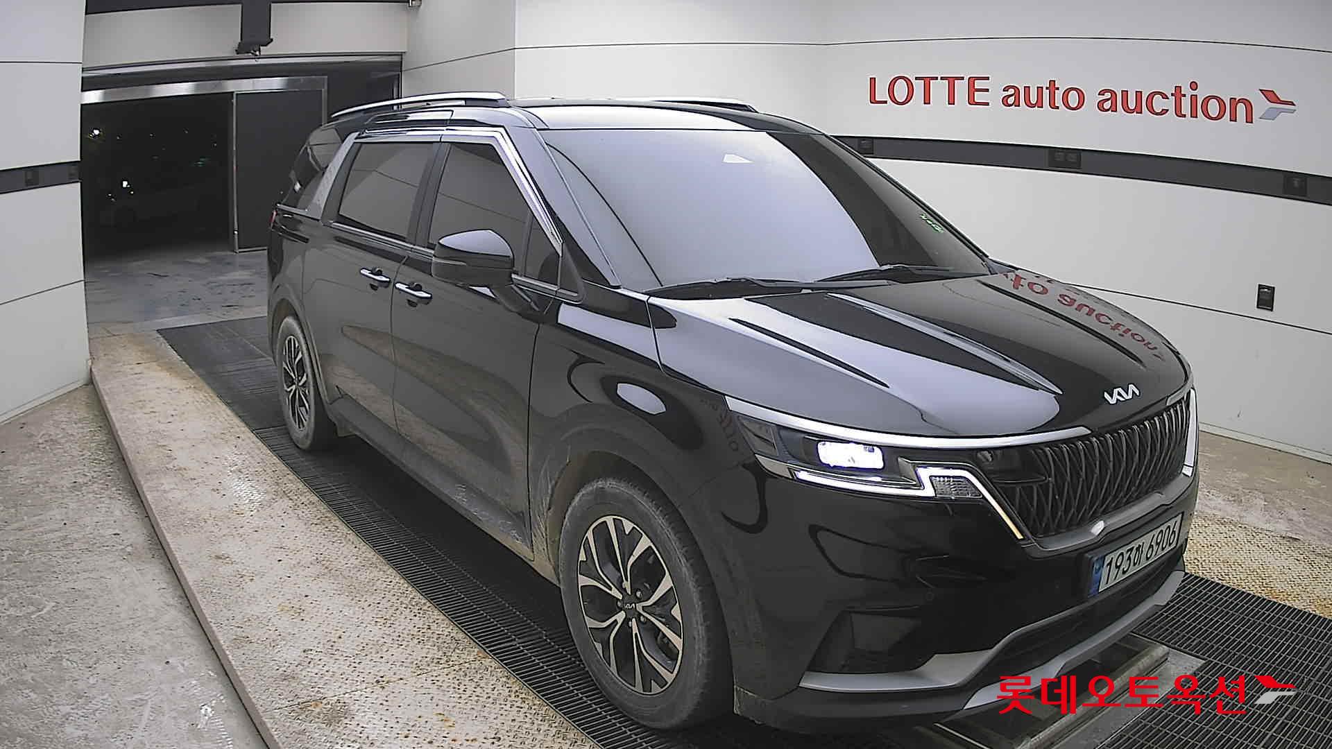 Kia Carnival - 6