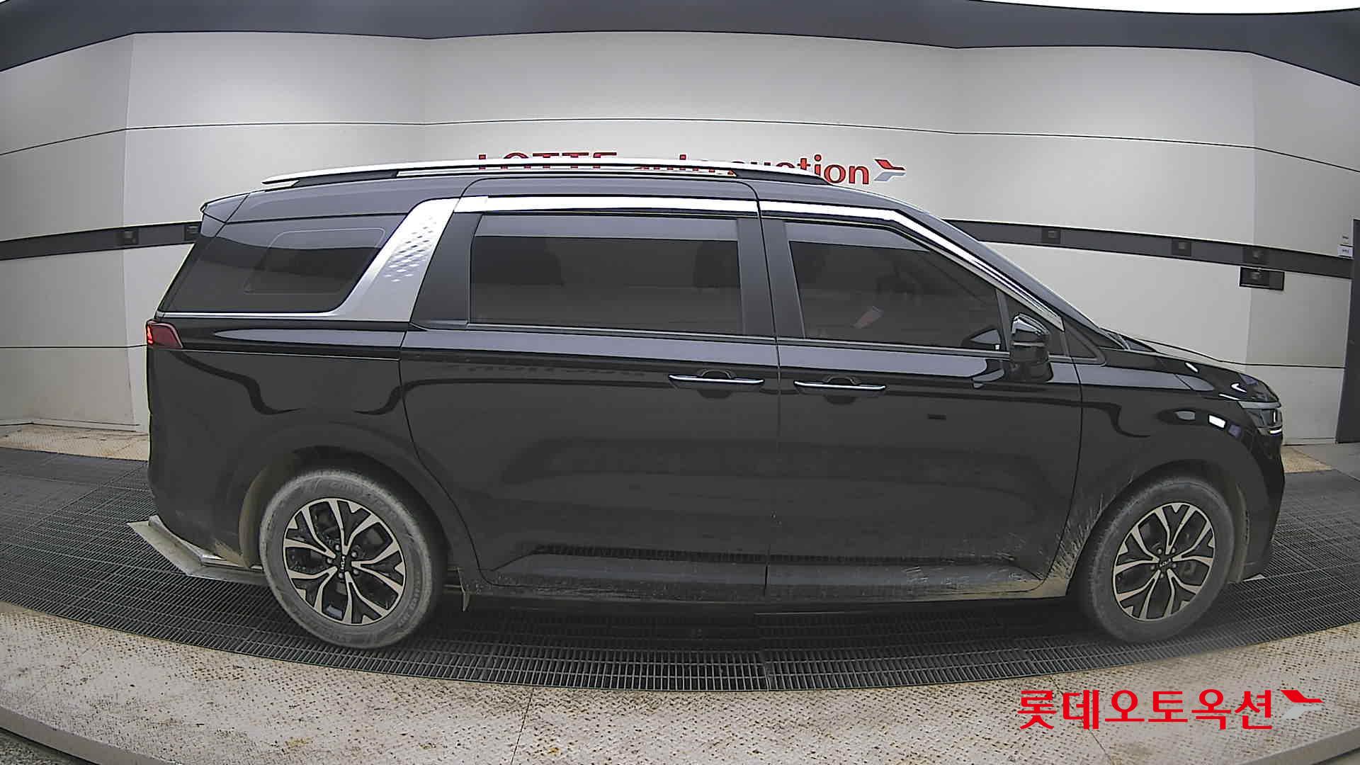 Kia Carnival - 21