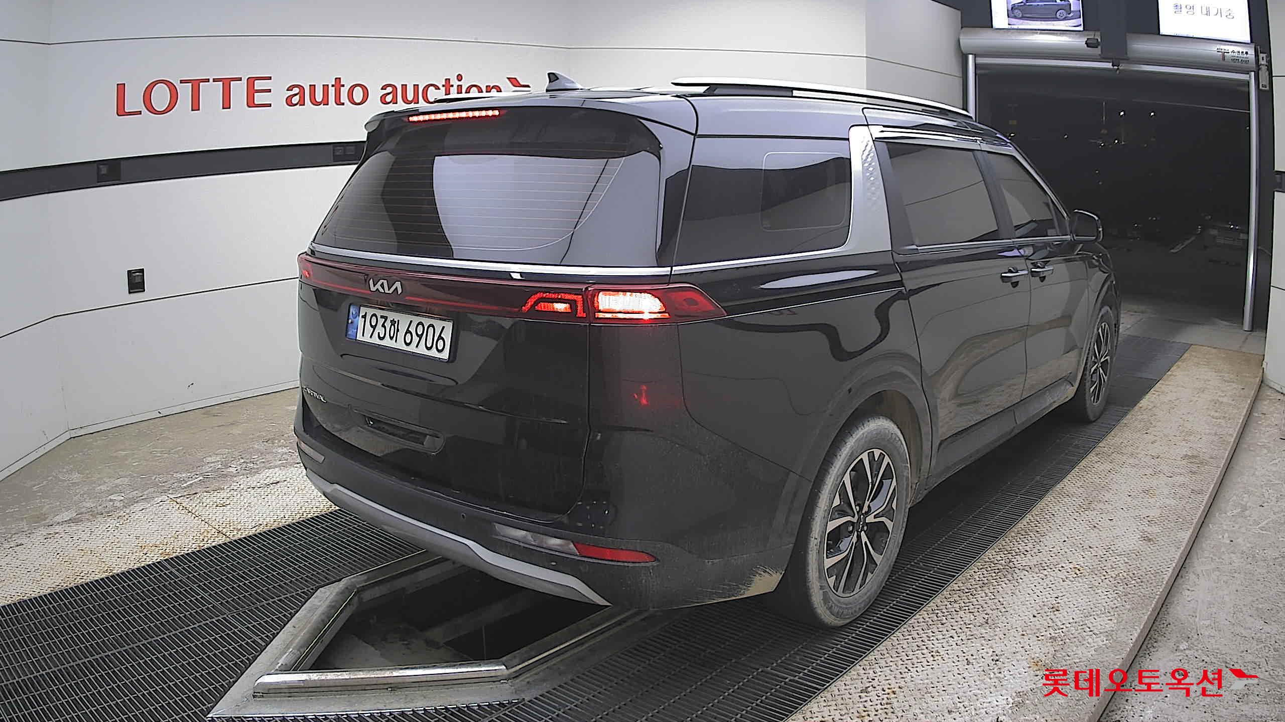 Kia Carnival - 5