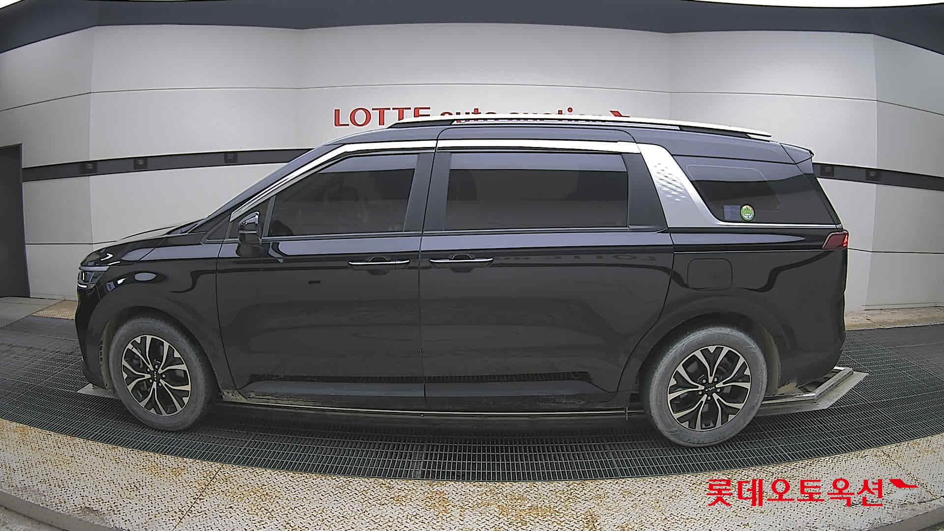 Kia Carnival - 13