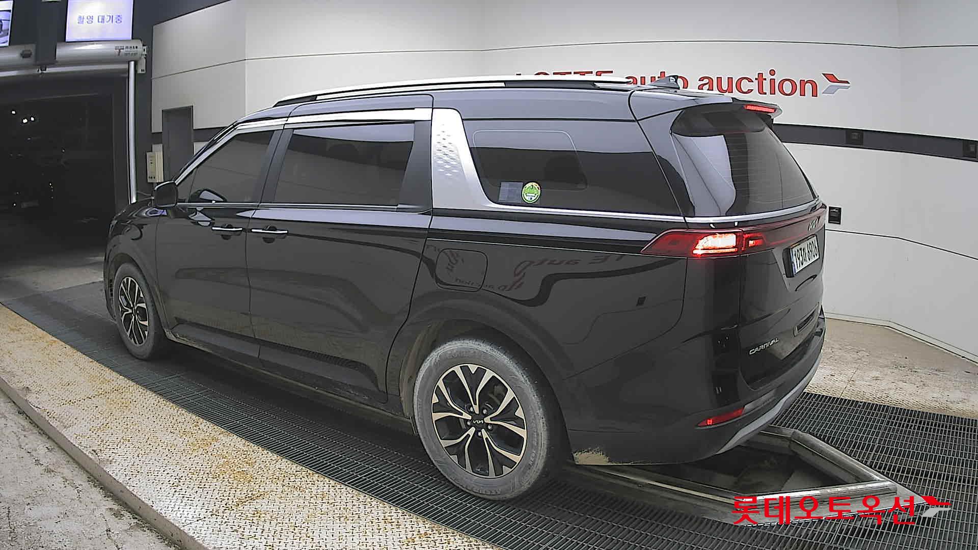 Kia Carnival - 15