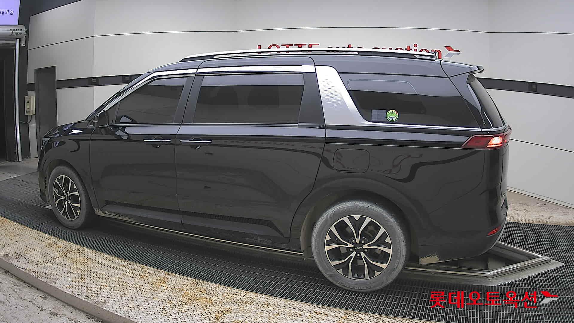 Kia Carnival - 14
