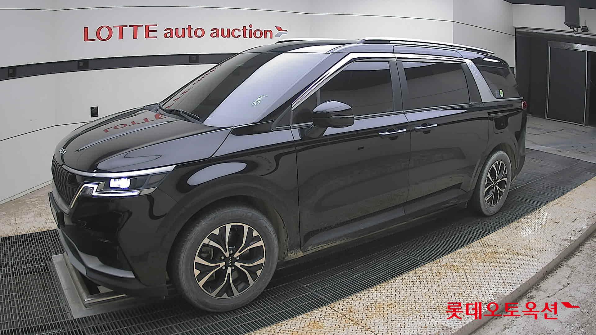 Kia Carnival - 11