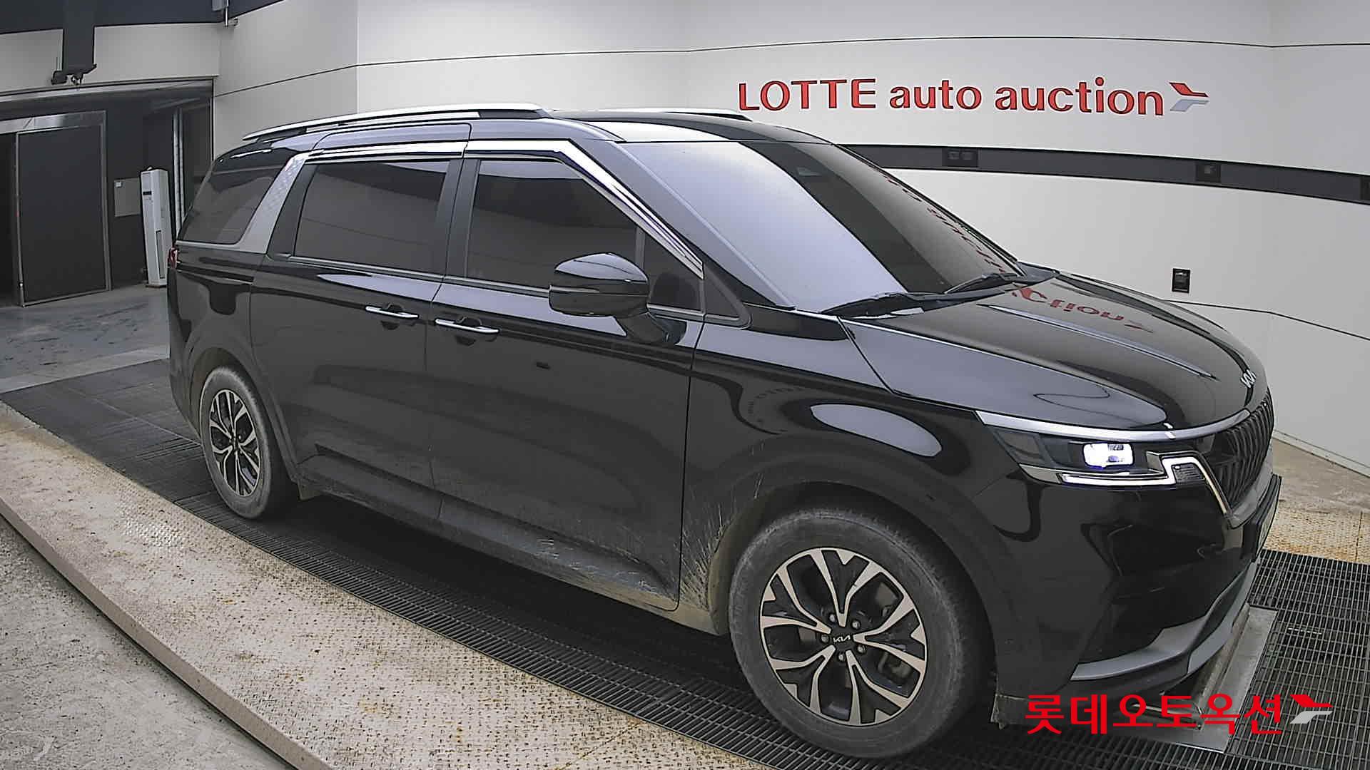 Kia Carnival - 23
